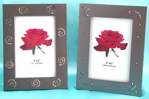 Metallic picture frame with dot or spiral pattern design on edge, romantic gift product distributor. Maintain your sweetest memories forever with this fansy elegant photo frame !