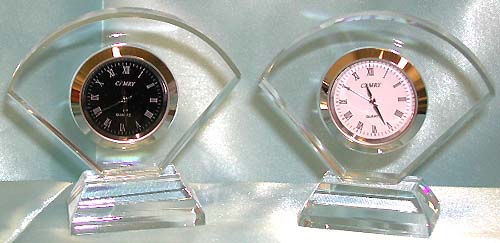 Crystal fan shape pattern design black / white face coloring fashion clock stand